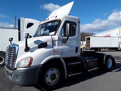 Used 2016 Freightliner Cascadia Day Cab 4x2, Semi Truck for sale #654993 - photo 1