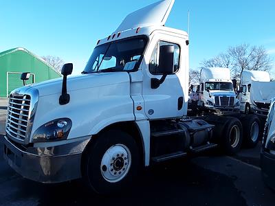 Used 2016 Freightliner Cascadia Day Cab 6x4, Semi Truck for sale #661031 - photo 1