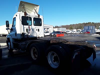 Used 2016 Freightliner Cascadia Day Cab 6x4, Semi Truck for sale #661031 - photo 2