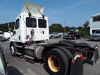 Used 2016 Freightliner Cascadia Day Cab 4x2, Semi Truck for sale #661642 - photo 2