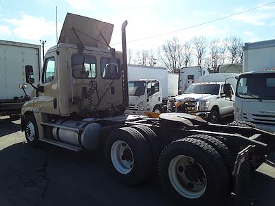 Used 2017 Freightliner Cascadia Day Cab 6x4, Semi Truck for sale #665543 - photo 2