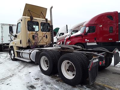 Used 2017 Freightliner Cascadia Day Cab 6x4, Semi Truck for sale #665544 - photo 2