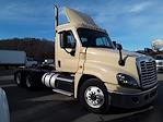 Used 2017 Freightliner Cascadia Day Cab 6x4, Semi Truck for sale #665546 - photo 4