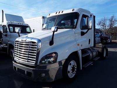 Used 2017 Freightliner Cascadia Day Cab 4x2, Semi Truck for sale #666693 - photo 1