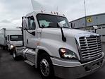 Used 2017 Freightliner Cascadia Day Cab 4x2, Semi Truck for sale #667424 - photo 4