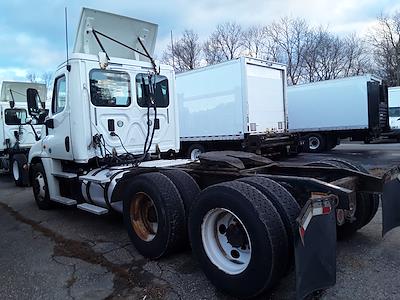 Used 2016 Freightliner Cascadia Day Cab 6x4, Semi Truck for sale #669843 - photo 2