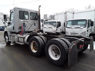 Used 2017 Freightliner Cascadia Day Cab 6x4, Semi Truck for sale #672457 - photo 2