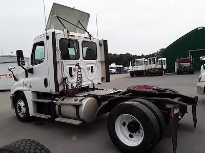 Used 2017 Freightliner Cascadia Day Cab 4x2, Semi Truck for sale #672920 - photo 2