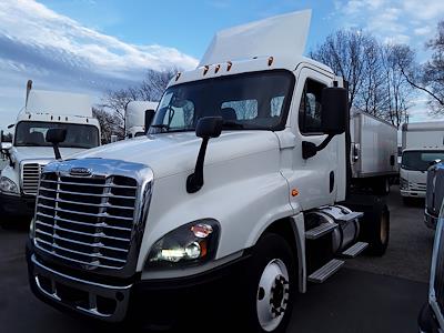 Used 2017 Freightliner Cascadia Day Cab 4x2, Semi Truck for sale #672921 - photo 1