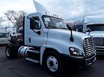 Used 2017 Freightliner Cascadia Day Cab 4x2, Semi Truck for sale #672921 - photo 4