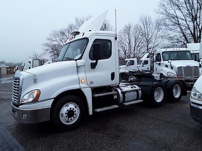 Used 2017 Freightliner Cascadia Day Cab 6x4, Semi Truck for sale #673893 - photo 2