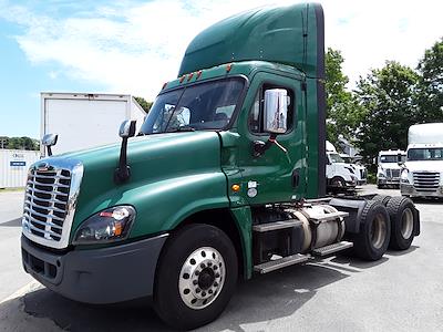 Used 2017 Freightliner Cascadia Day Cab 6x4, Semi Truck for sale #678362 - photo 1