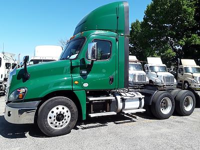 Used 2017 Freightliner Cascadia Day Cab 6x4, Semi Truck for sale #678364 - photo 1