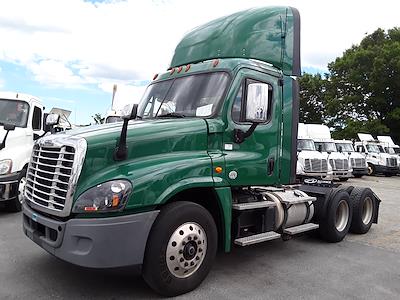 Used 2017 Freightliner Cascadia Day Cab 6x4, Semi Truck for sale #678365 - photo 1