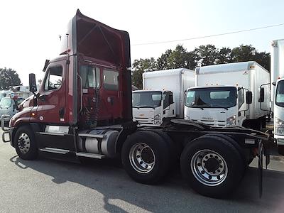 Used 2017 Freightliner Cascadia Day Cab 6x4, Semi Truck for sale #678423 - photo 2