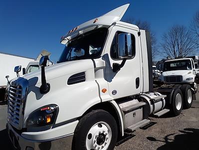 Used 2018 Freightliner Cascadia Day Cab 6x4, Semi Truck for sale #679723 - photo 1