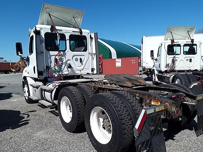 Used 2018 Freightliner Cascadia Day Cab 6x4, Semi Truck for sale #679723 - photo 2