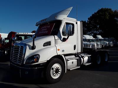 Used 2018 Freightliner Cascadia Day Cab 6x4, Semi Truck for sale #679726 - photo 1