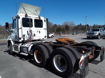 Used 2018 Freightliner Cascadia Day Cab 6x4, Semi Truck for sale #679727 - photo 2