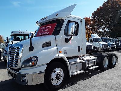 Used 2018 Freightliner Cascadia Day Cab 6x4, Semi Truck for sale #679728 - photo 1