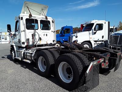 Used 2018 Freightliner Cascadia Day Cab 6x4, Semi Truck for sale #679728 - photo 2