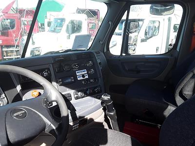 Used 2018 Freightliner Cascadia Day Cab 6x4, Semi Truck for sale #679729 - photo 2