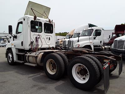 Used 2018 Freightliner Cascadia Day Cab 6x4, Semi Truck for sale #685213 - photo 2