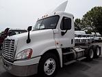 Used 2018 Freightliner Cascadia Day Cab 6x4, Semi Truck for sale #685213 - photo 3