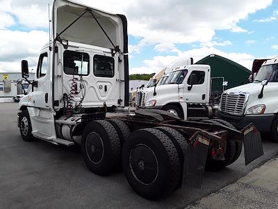 Used 2018 Freightliner Cascadia Day Cab 6x4, Semi Truck for sale #744920 - photo 2