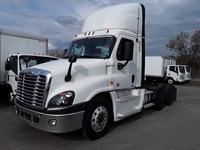 Used 2018 Freightliner Cascadia Day Cab 6x4, Semi Truck for sale #749072 - photo 1