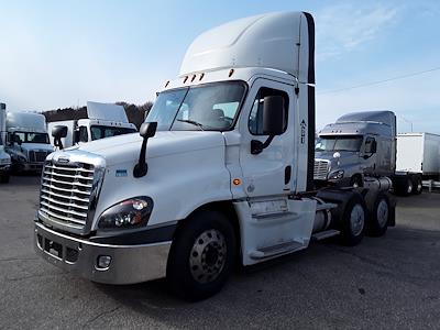 Used 2018 Freightliner Cascadia Day Cab 6x4, Semi Truck for sale #749103 - photo 1