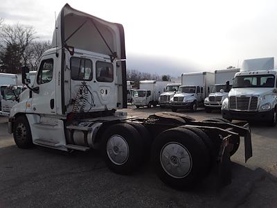 Used 2018 Freightliner Cascadia Day Cab 6x4, Semi Truck for sale #749103 - photo 2