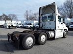 Used 2018 Freightliner Cascadia Day Cab 6x4, Semi Truck for sale #749103 - photo 5