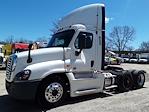 Used 2018 Freightliner Cascadia Day Cab 6x4, Semi Truck for sale #749104 - photo 1