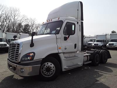 Used 2018 Freightliner Cascadia Day Cab 6x4, Semi Truck for sale #749105 - photo 1