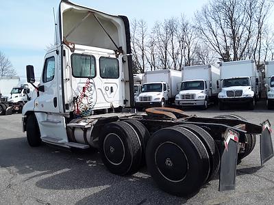 Used 2018 Freightliner Cascadia Day Cab 6x4, Semi Truck for sale #749105 - photo 2