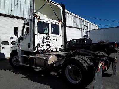 Used 2018 Freightliner Cascadia Day Cab 4x2, Semi Truck for sale #764921 - photo 2