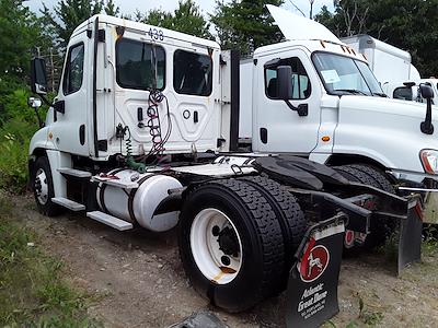 Used 2018 Freightliner Cascadia Day Cab 4x2, Semi Truck for sale #769189 - photo 2