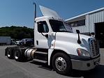 Used 2018 Freightliner Cascadia Day Cab 6x4, Semi Truck for sale #787246 - photo 5