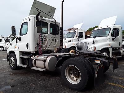 Used 2018 Freightliner Cascadia Day Cab 4x2, Semi Truck for sale #787342 - photo 2