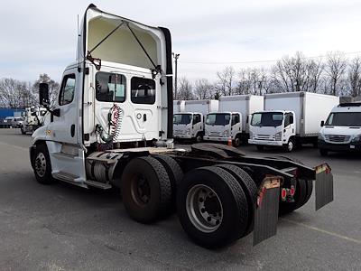 Used 2019 Freightliner Cascadia Day Cab 6x4, Semi Truck for sale #807238 - photo 2