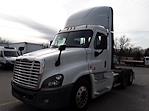 Used 2019 Freightliner Cascadia Day Cab 6x4, Semi Truck for sale #807238 - photo 1