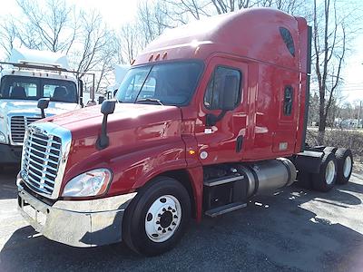 Used 2019 Freightliner Cascadia Sleeper Cab 6x4, Semi Truck for sale #807625 - photo 1