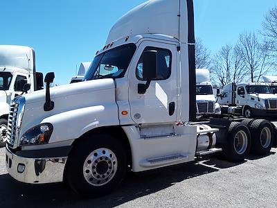 Used 2019 Freightliner Cascadia Day Cab 6x4, Semi Truck for sale #808152 - photo 1