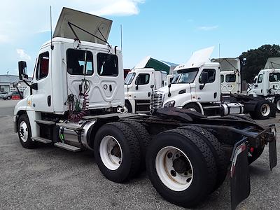 Used 2019 Freightliner Cascadia Day Cab 6x4, Semi Truck for sale #813308 - photo 2