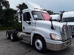 Used 2019 Freightliner Cascadia Day Cab 6x4, Semi Truck for sale #813308 - photo 4