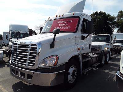 Used 2019 Freightliner Cascadia Day Cab 6x4, Semi Truck for sale #813781 - photo 1