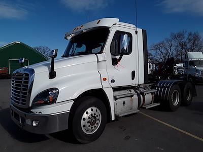 Used 2019 Freightliner Cascadia Day Cab 6x4, Semi Truck for sale #863083 - photo 1