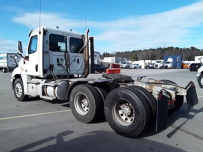 Used 2019 Freightliner Cascadia Day Cab 6x4, Semi Truck for sale #863083 - photo 2