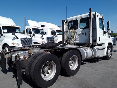 Used 2019 Freightliner Cascadia Day Cab 6x4, Semi Truck for sale #863353 - photo 2